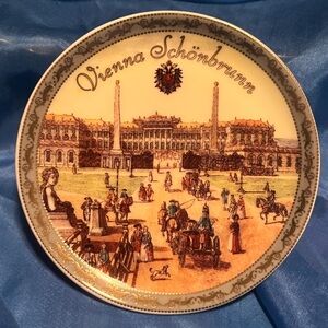 🇦🇹 Vienna Schönbrunn Decorative Plate with Gold Accents Austria